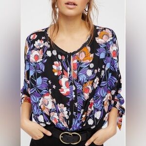 Free People Keepin On Tropical Floral Print Long Sleeve Top Medium EUC Boho Chic